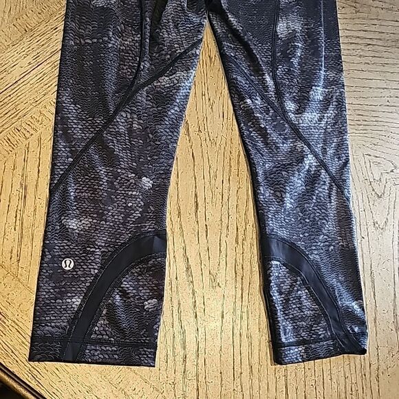 Lululemon size 6 sequin cropped legging - Picture 10 of 11